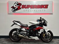 TRIUMPH STREET TRIPLE 675