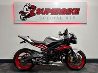 TRIUMPH STREET TRIPLE 675