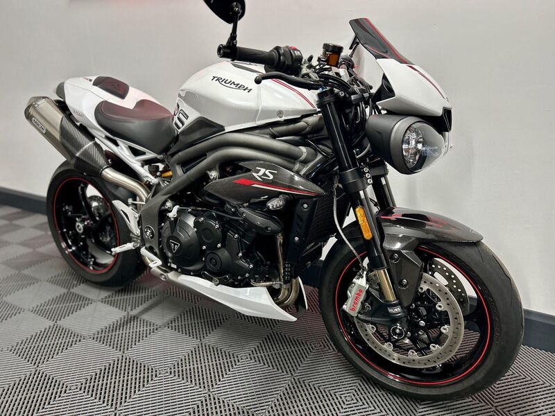 TRIUMPH SPEED TRIPLE 1050