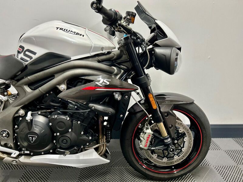 TRIUMPH SPEED TRIPLE 1050