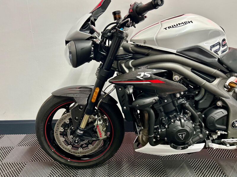 TRIUMPH SPEED TRIPLE 1050