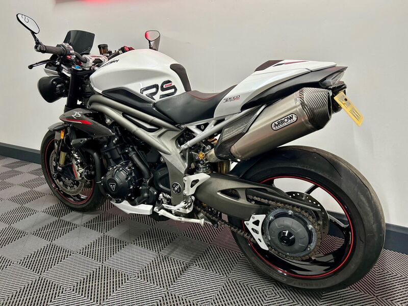 TRIUMPH SPEED TRIPLE 1050