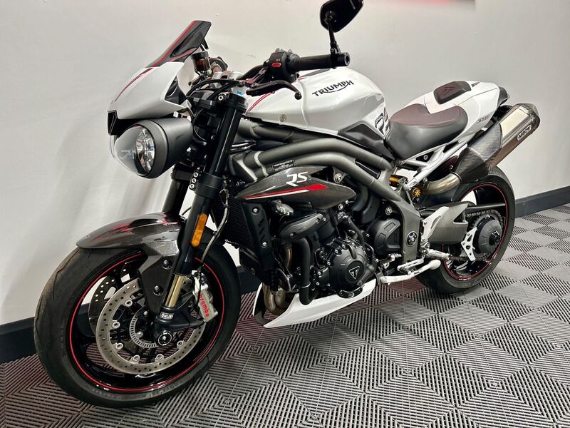 TRIUMPH SPEED TRIPLE 1050