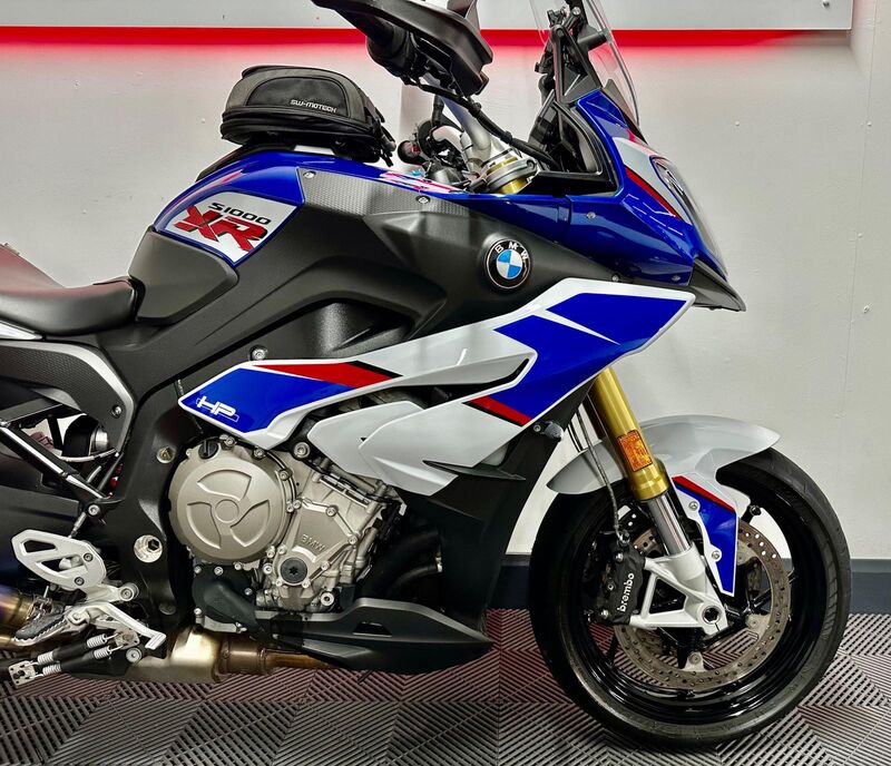 BMW S1000XR