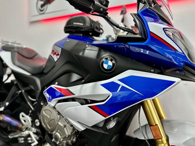 BMW S1000XR