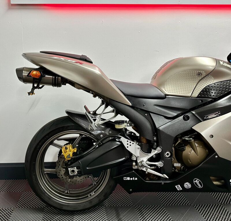 KAWASAKI ZX-6R