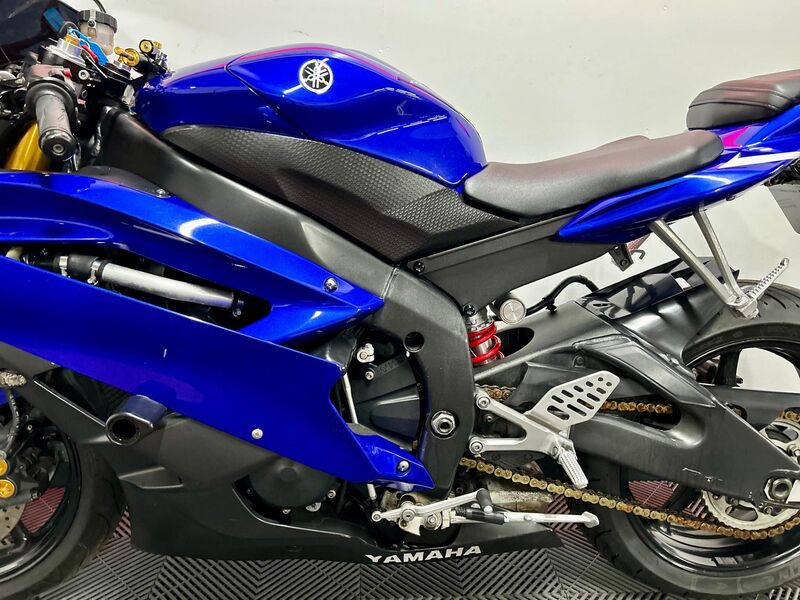 YAMAHA R6