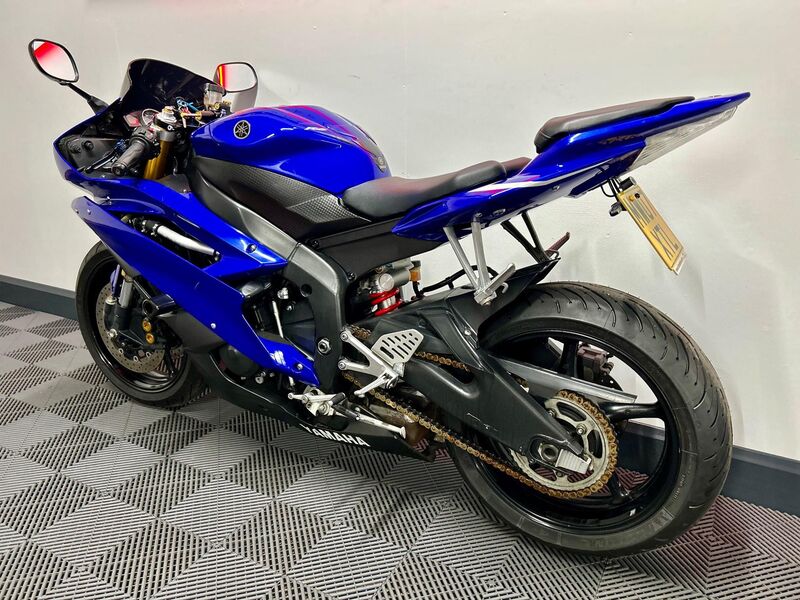 YAMAHA R6