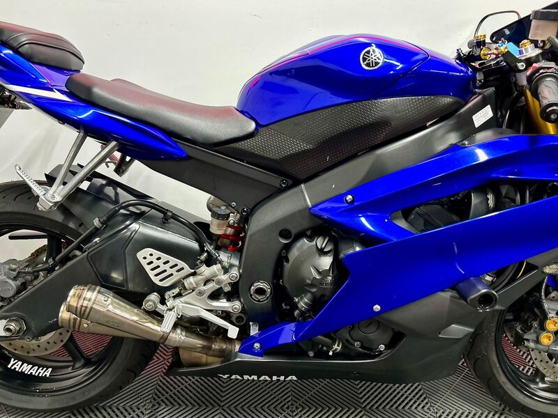 YAMAHA R6