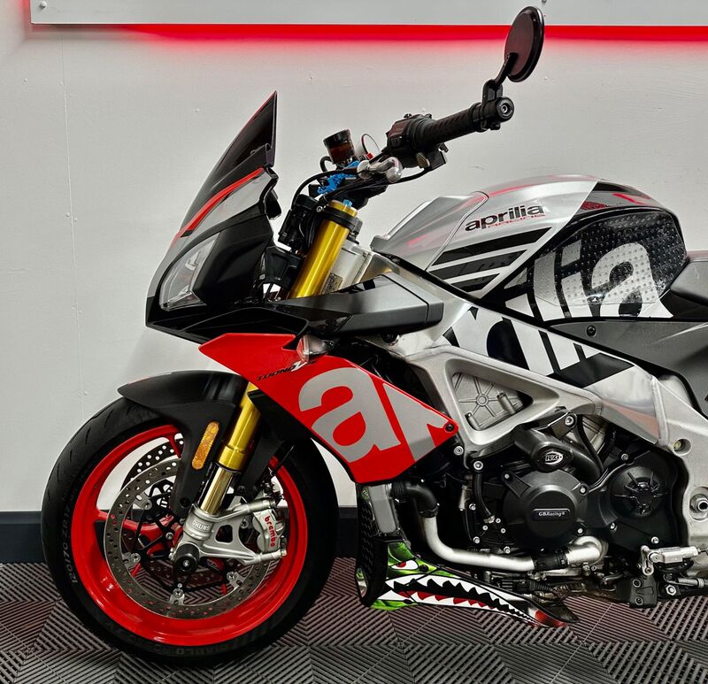 APRILIA Tuono 1100 V4