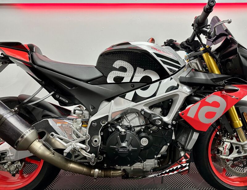 APRILIA Tuono 1100 V4