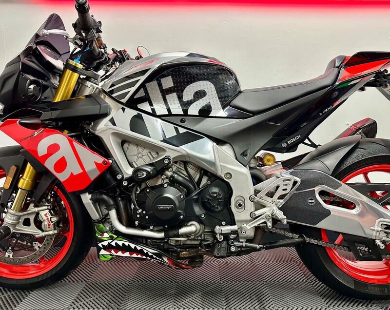 APRILIA Tuono 1100 V4