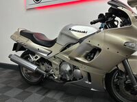 KAWASAKI ZZR600