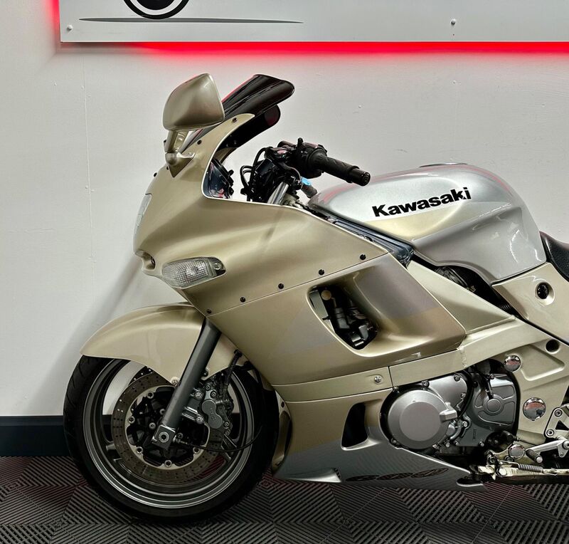 KAWASAKI ZZR600