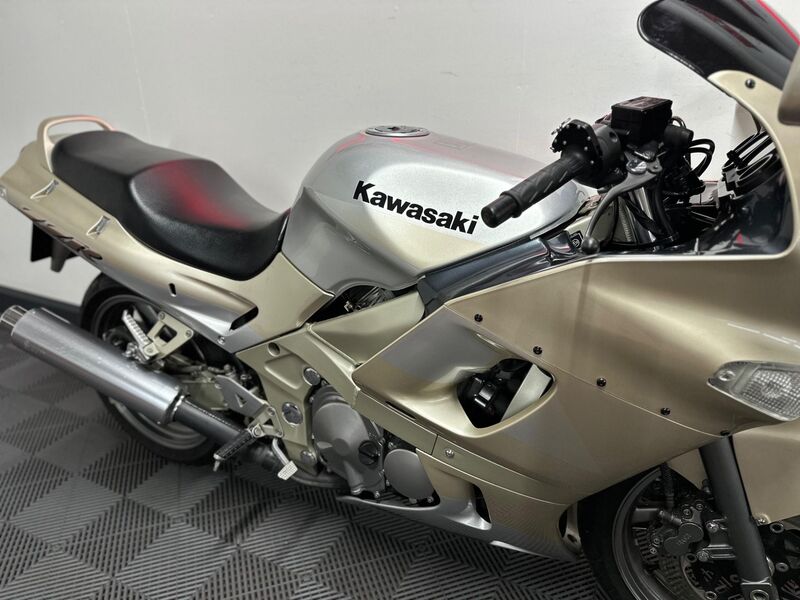 KAWASAKI ZZR600