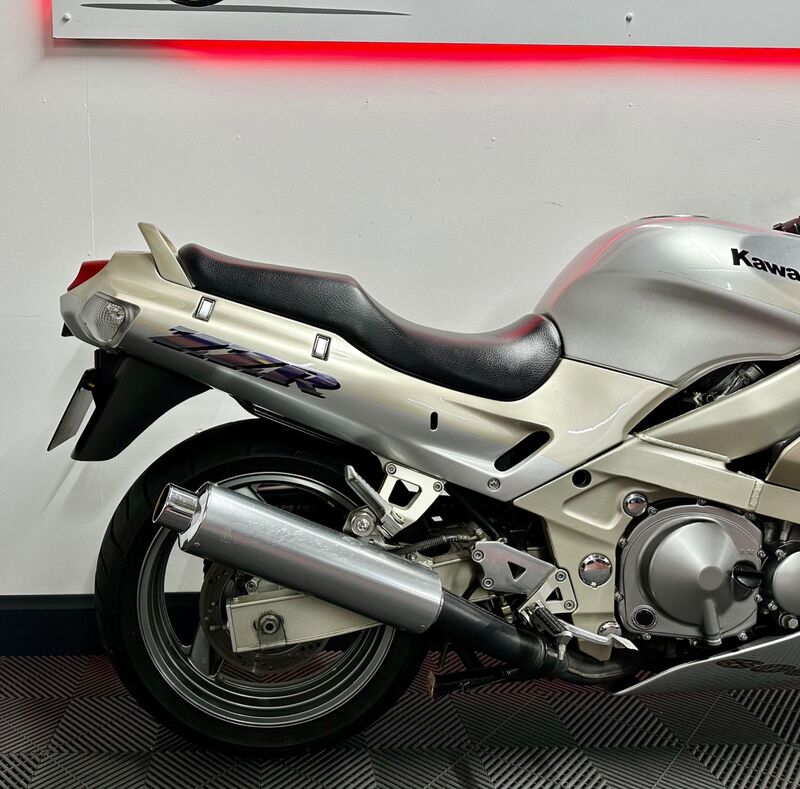KAWASAKI ZZR600