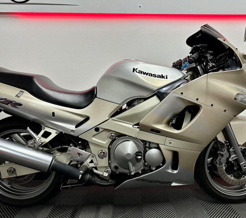 KAWASAKI ZZR600