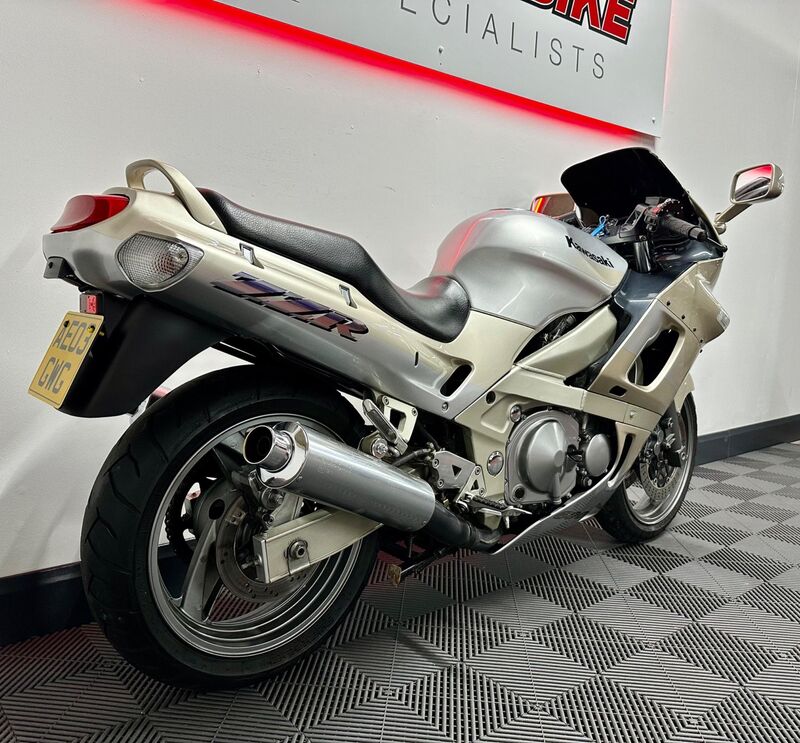 KAWASAKI ZZR600