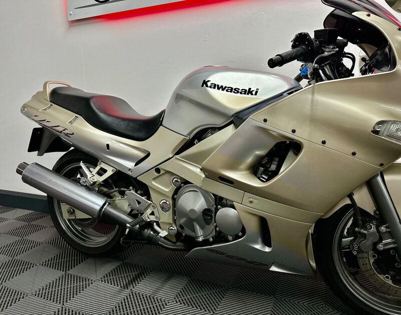 KAWASAKI ZZR600