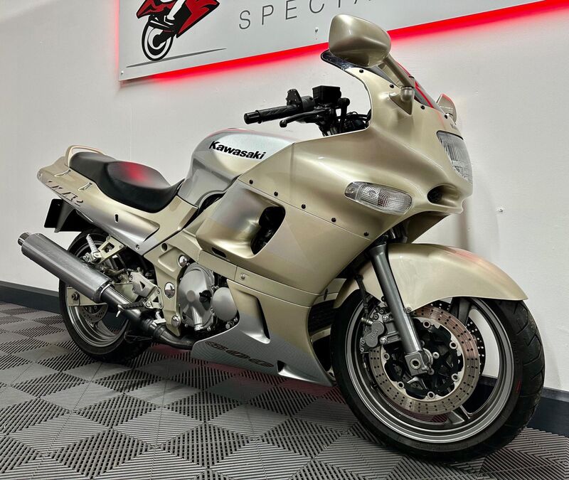 KAWASAKI ZZR600