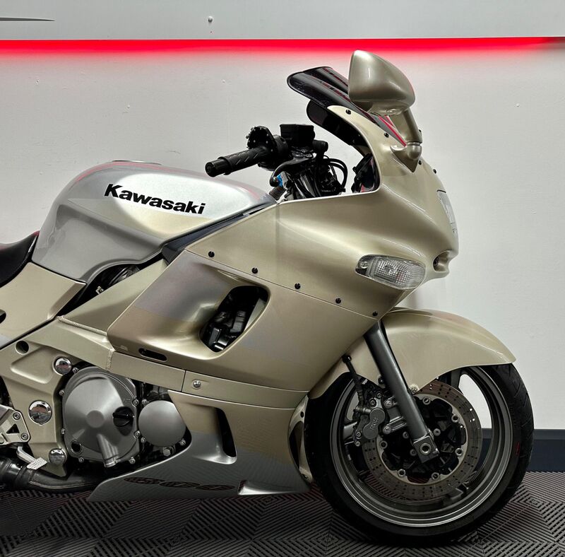 KAWASAKI ZZR600