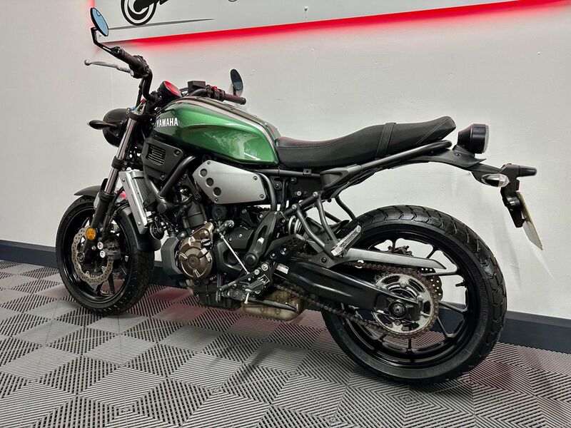YAMAHA XSR700