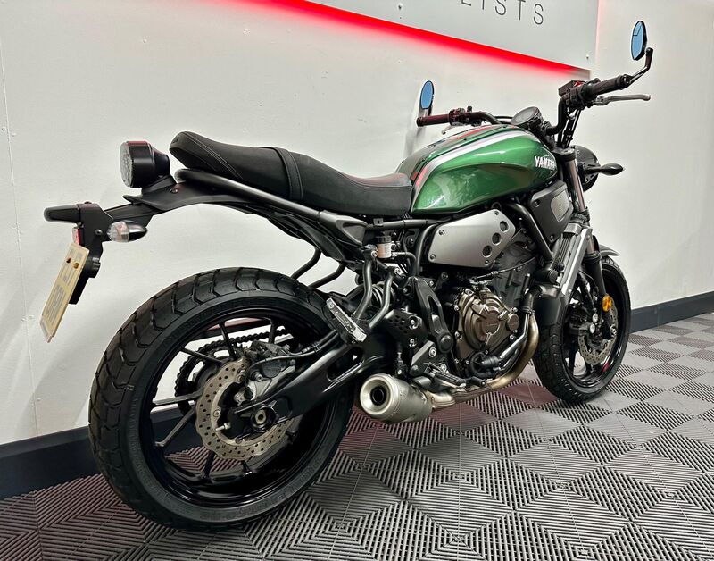 YAMAHA XSR700