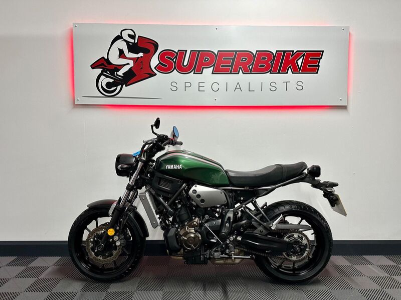 YAMAHA XSR700