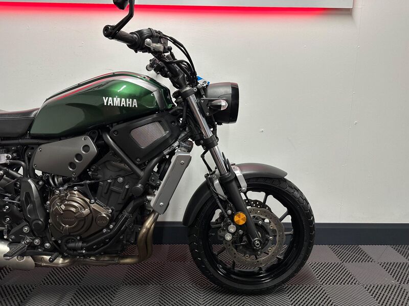YAMAHA XSR700