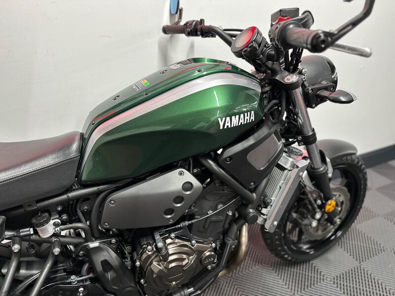 YAMAHA XSR700