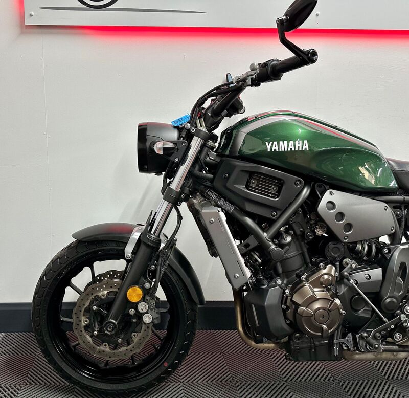 YAMAHA XSR700