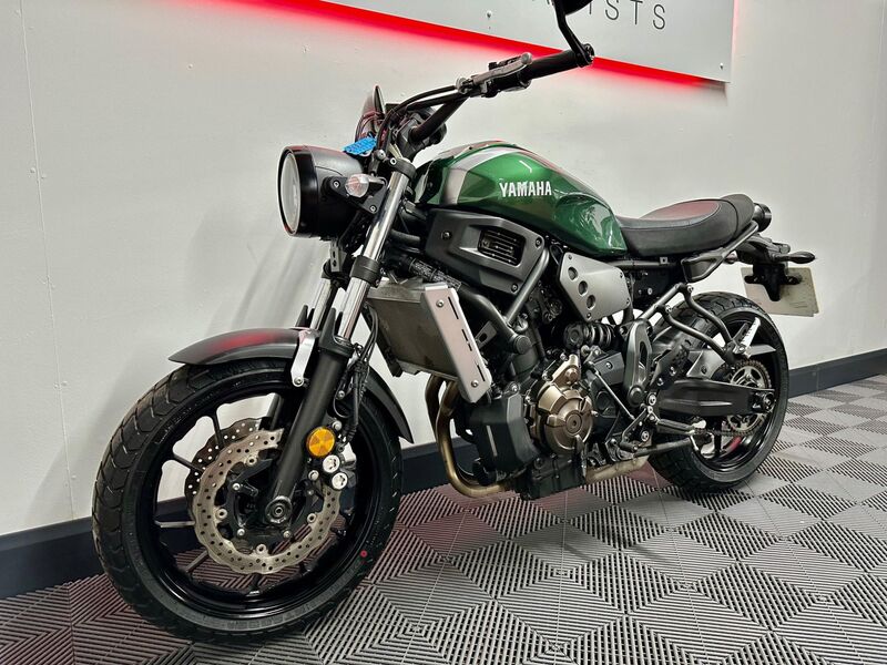 YAMAHA XSR700