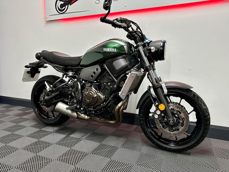 YAMAHA XSR700