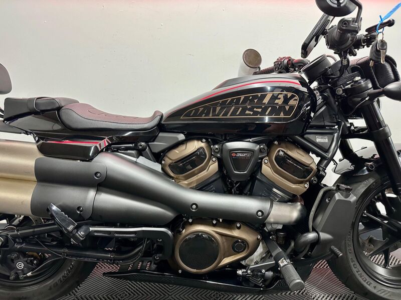 HARLEY-DAVIDSON Sportster