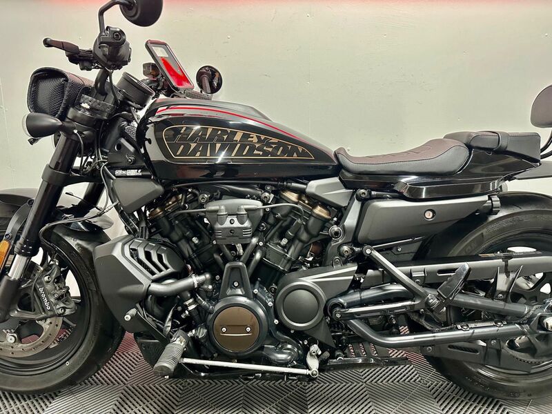 HARLEY-DAVIDSON Sportster