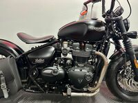 TRIUMPH Bobber