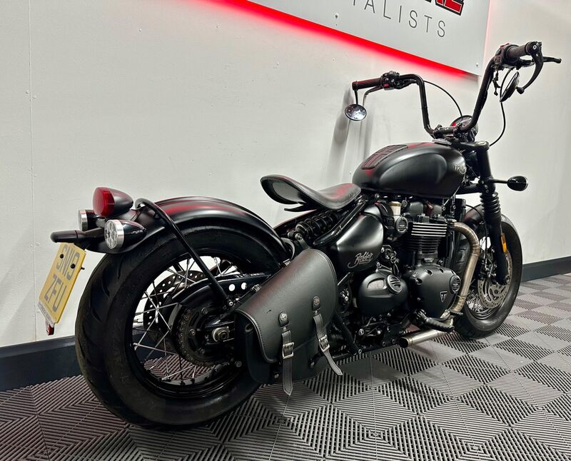 TRIUMPH Bobber