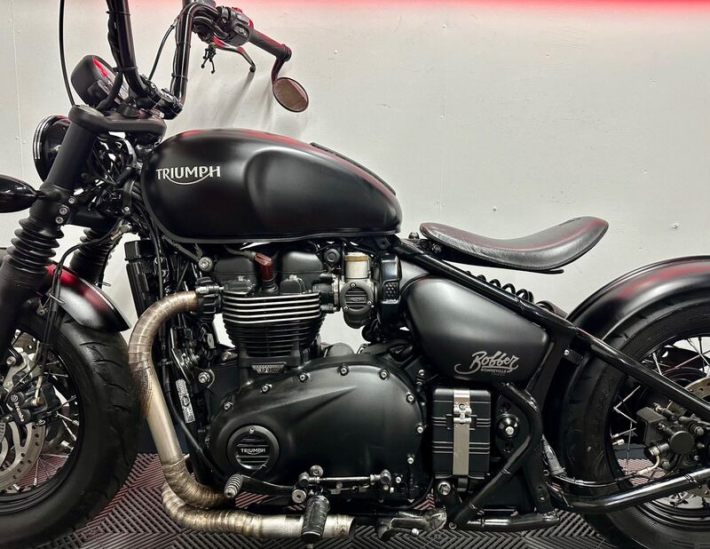 TRIUMPH Bobber