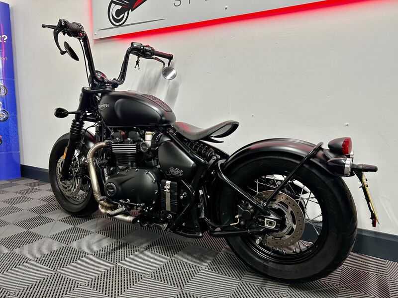 TRIUMPH Bobber