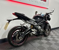 TRIUMPH STREET TRIPLE 765