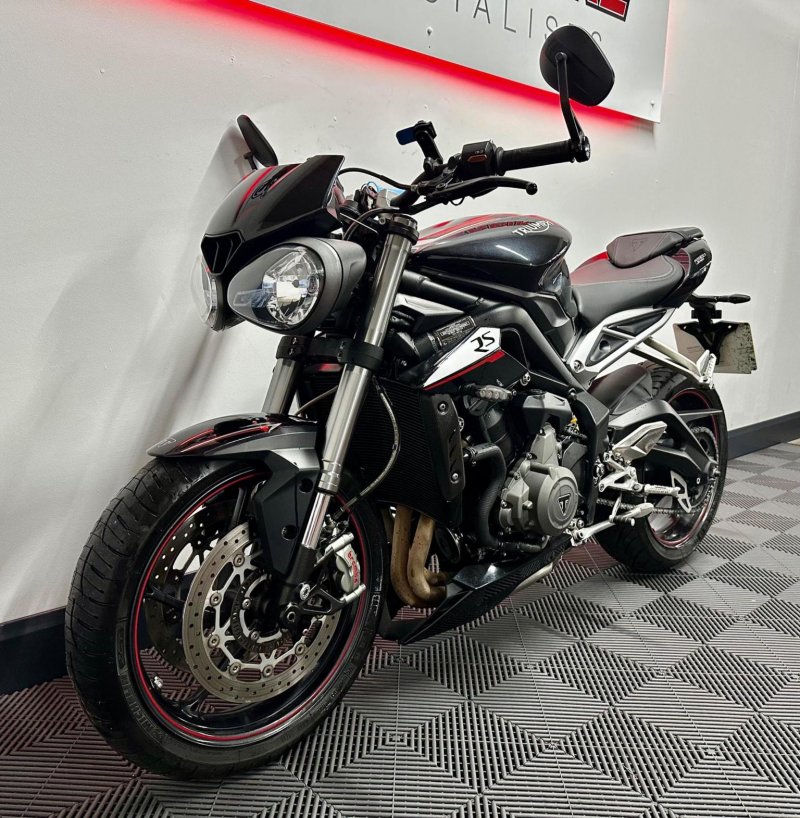 TRIUMPH STREET TRIPLE 765