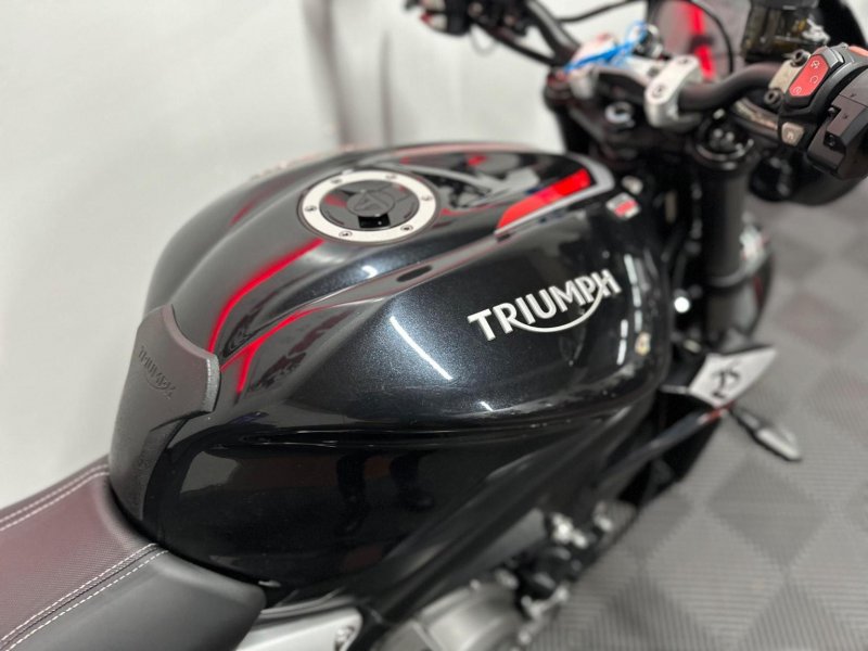 TRIUMPH STREET TRIPLE 765