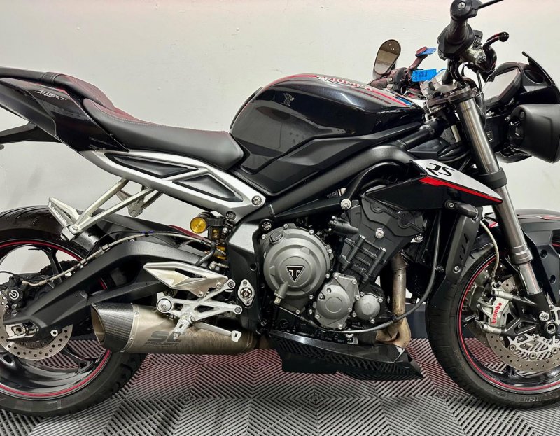 TRIUMPH STREET TRIPLE 765