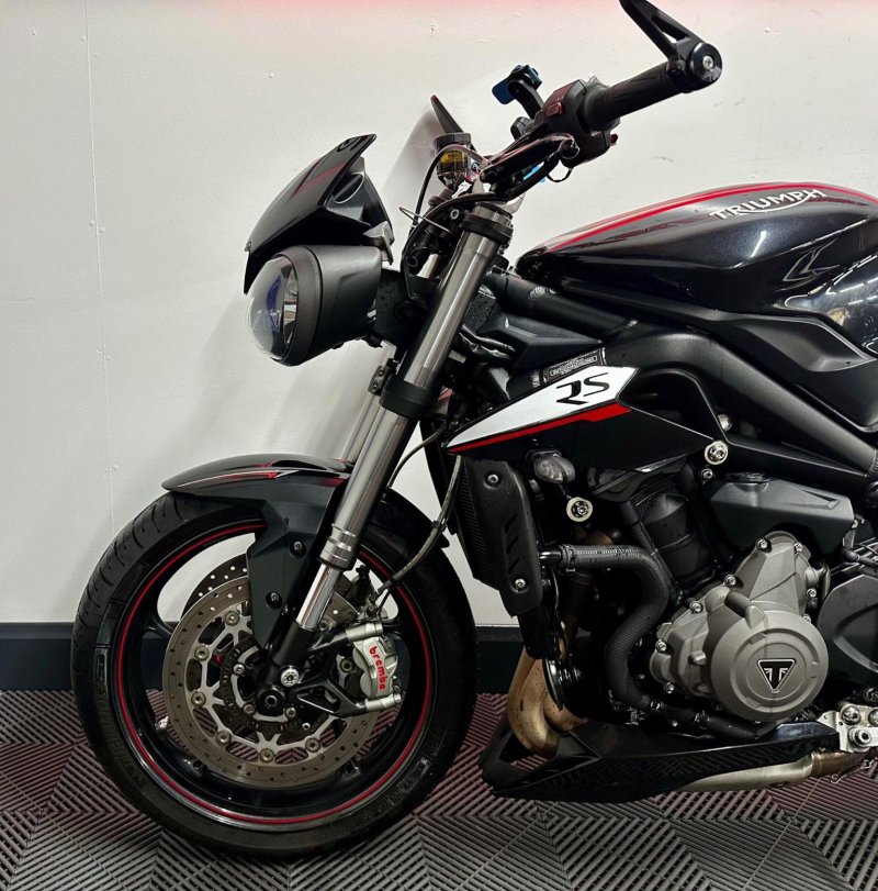 TRIUMPH STREET TRIPLE 765