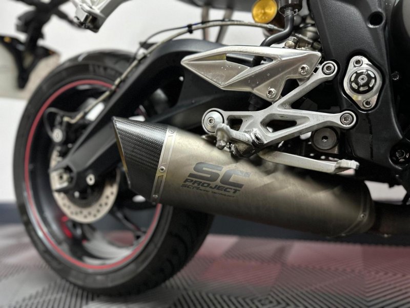 TRIUMPH STREET TRIPLE 765