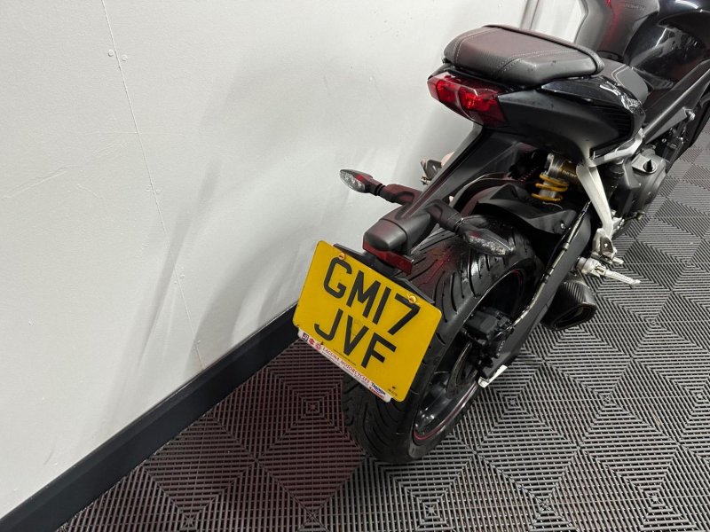 TRIUMPH STREET TRIPLE 765