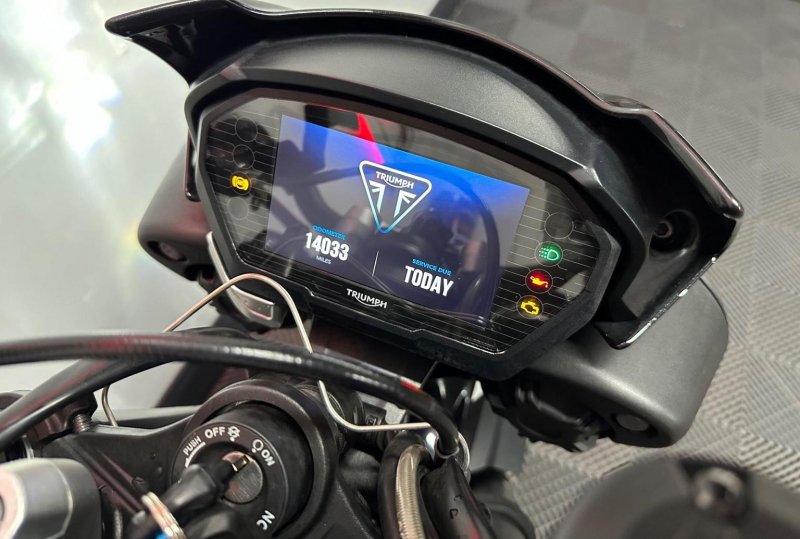 TRIUMPH STREET TRIPLE 765