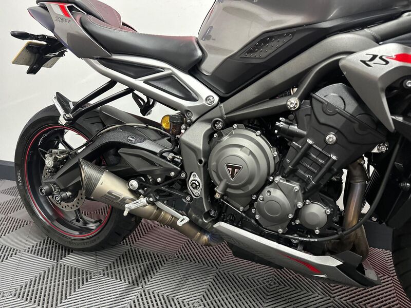 TRIUMPH STREET TRIPLE 765