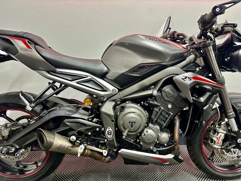 TRIUMPH STREET TRIPLE 765