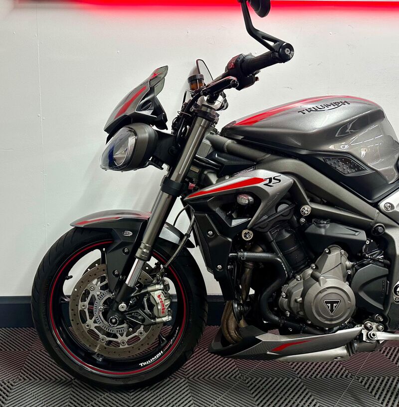 TRIUMPH STREET TRIPLE 765